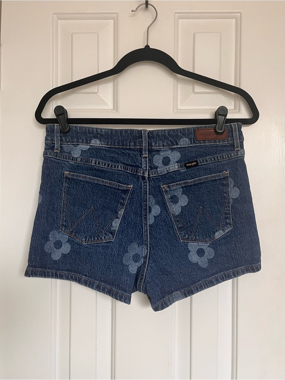 Wrangler mid-rise vintage Floral Denim Shorts - Picture 5 of 14